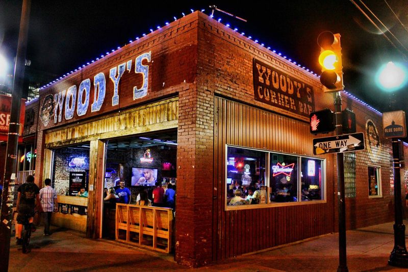 woodys bar ancaster